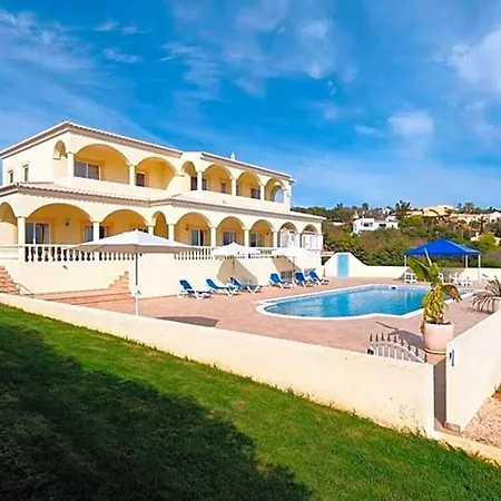 Sleeps 8 Pool Wifi Villa