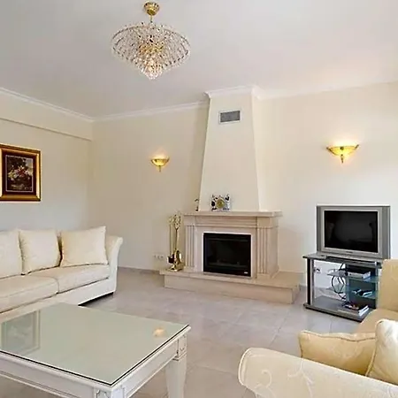Sleeps 8 Pool Wifi Villa
