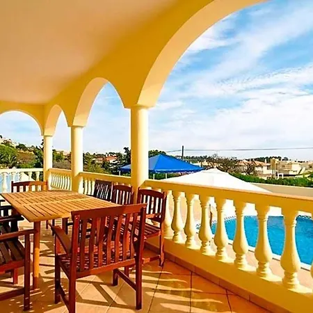 Villa Sleeps 8 Pool Wifi