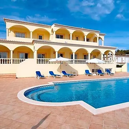 Villa Sleeps 8 Pool Wifi