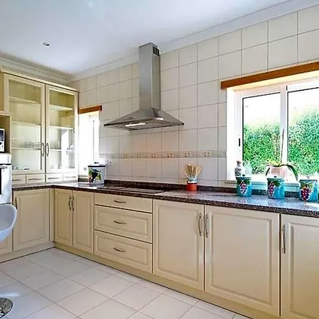 Sleeps 8 Pool Wifi * Lagos